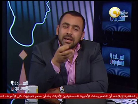 السادة المحترمون: مؤيدي المعزول يقومون بطرد فريق أون تي في من أمام مبنى المخابرات الحربية