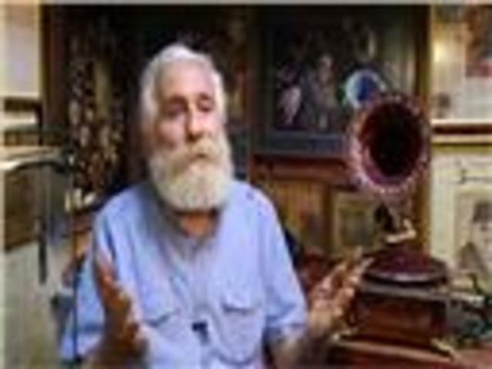 الأسطى محمد يعمل في إصلاح وصناعة أجهزة الغراموفون