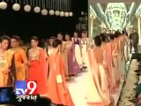 Tv9 Gujarat - Akshay Kumar & Sonakshi Sinha Walks the Ramp