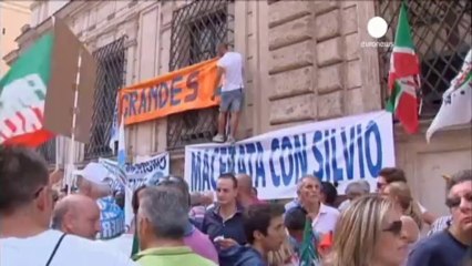 Rassemblement de soutien à Berlusconi devant son domicile