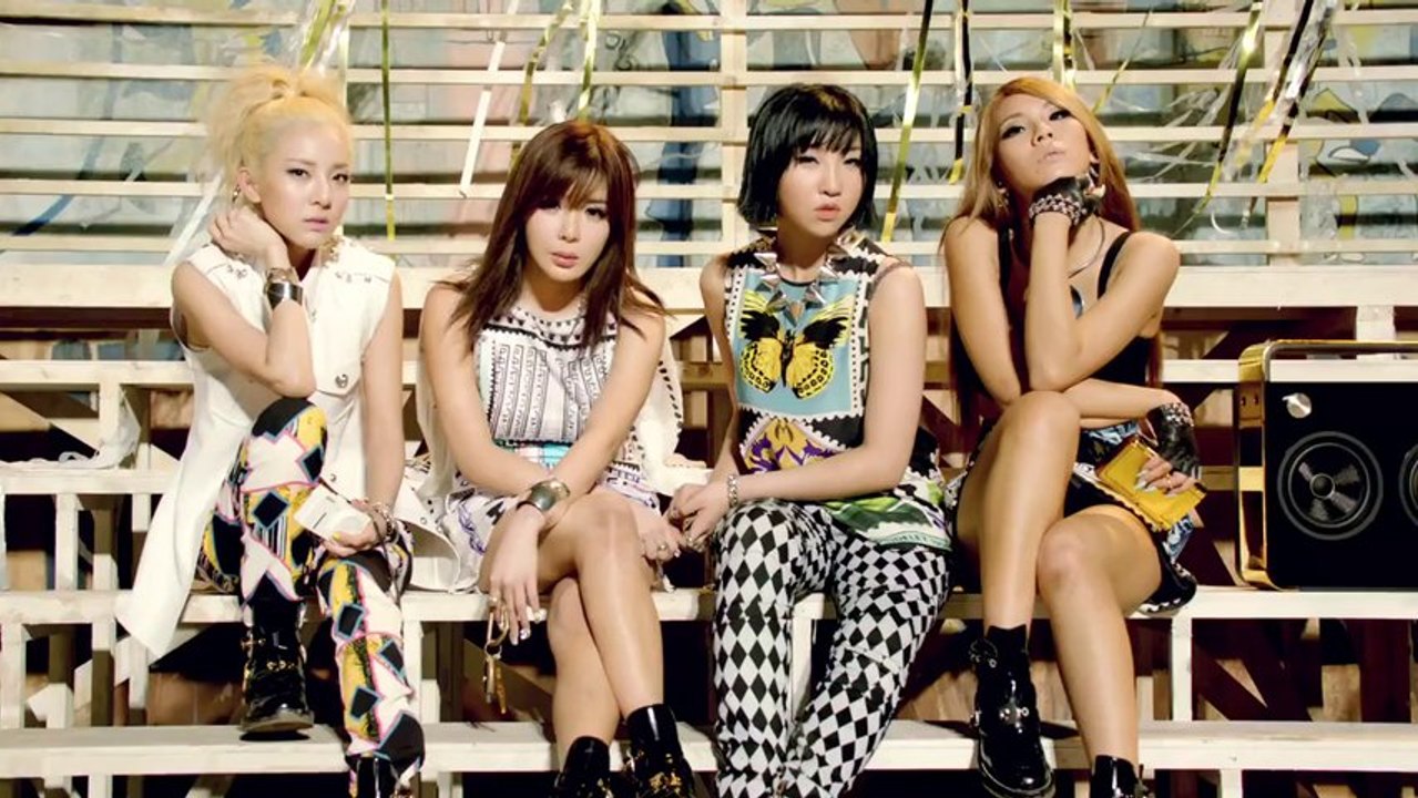2NE1 - FALLING IN LOVE MV  [HD]