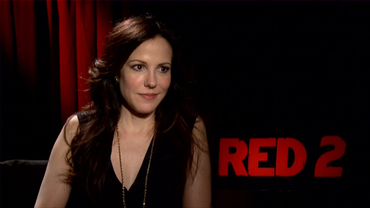 Mary Louise Parker Has Chemistry In "Red 2"