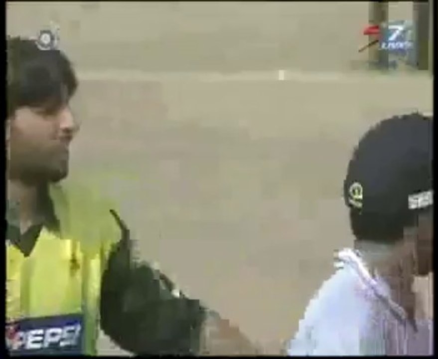 Afridi vs Gautam Gambhir - Abusing Each ther