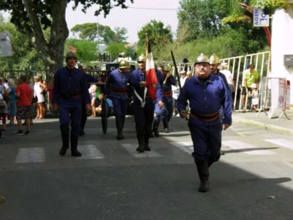Défilé à l'ancienne à Sommières le 4 août 2013
