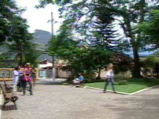 Chamas da Vida: Carolina (Juliana Silveira) dá um tapa na cara de Telma (Lisandra Parede)