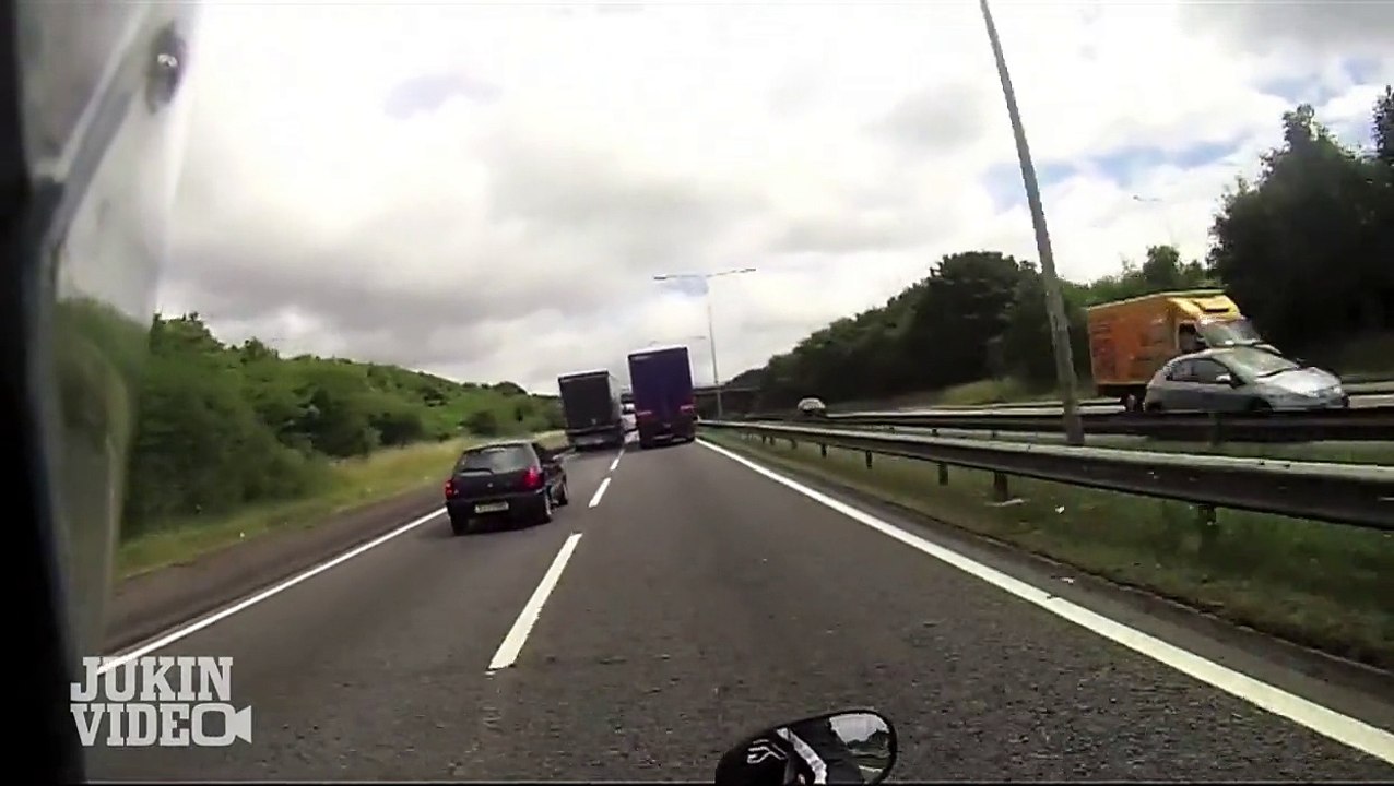 Think Thin | Moto Squeezes Between Two Trucks
