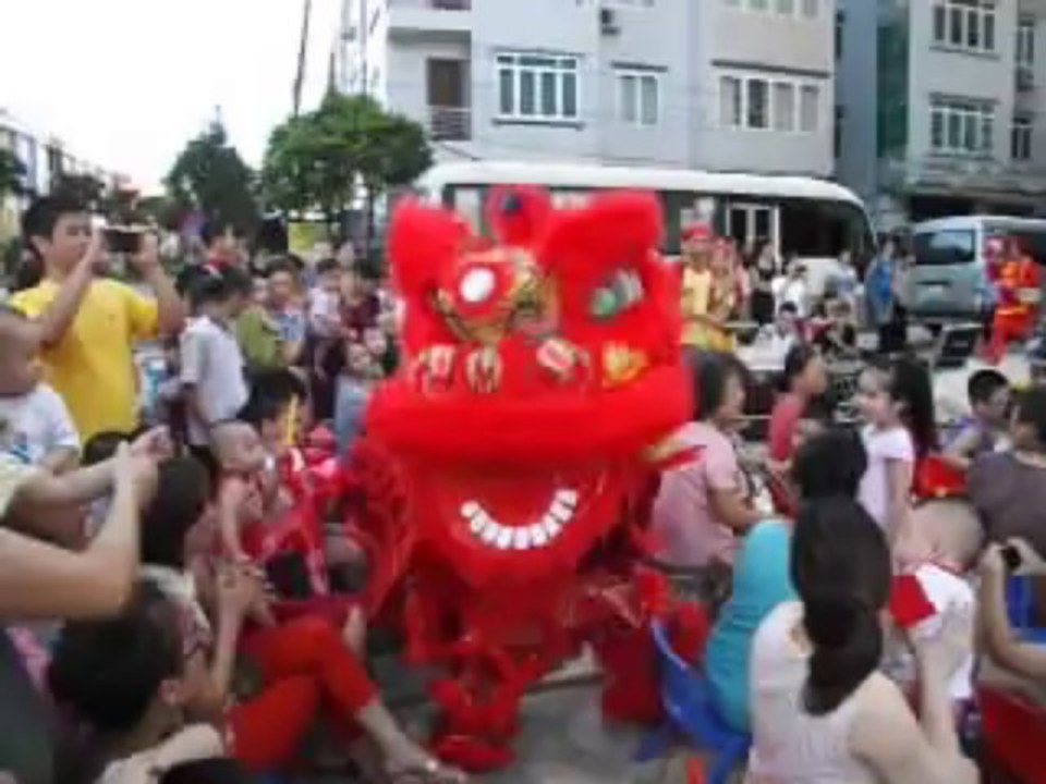 MÚA LÂN TRUNG THU 2013