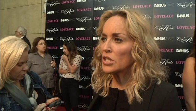 Amanda Seyfried flashes side boob at Lovelace premiere