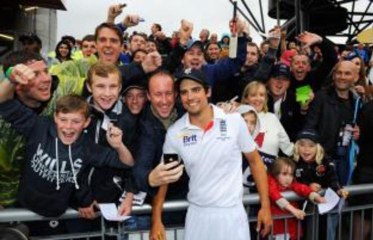 Alastair Cook targets series win as England retain the Ashes