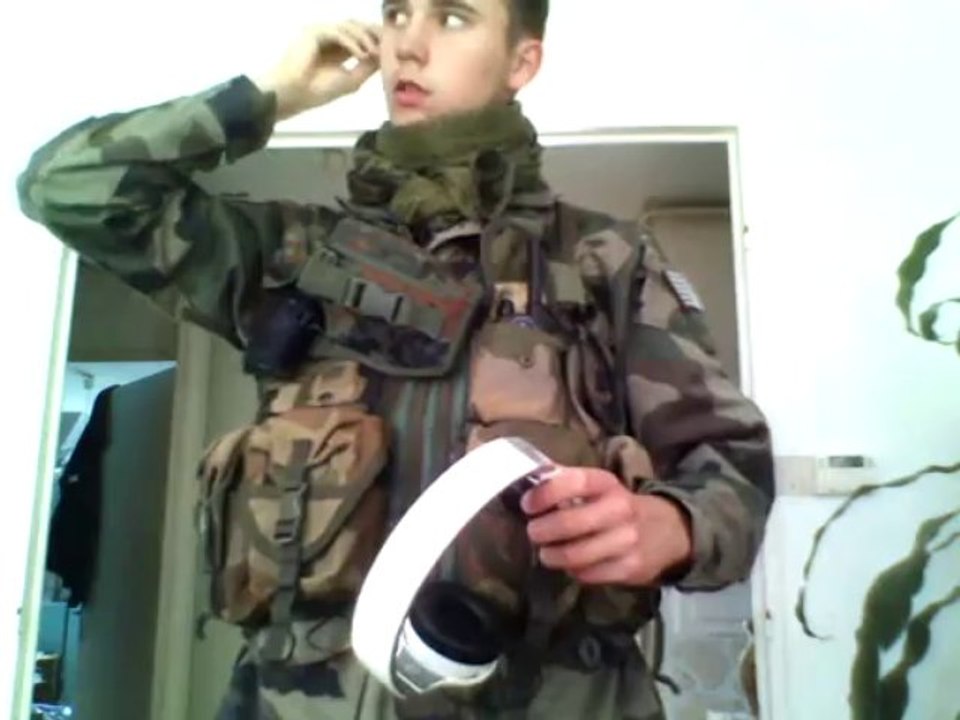 je présente mon news équipement d'airsoft quand ma mère rentre du boulot :p MDR
