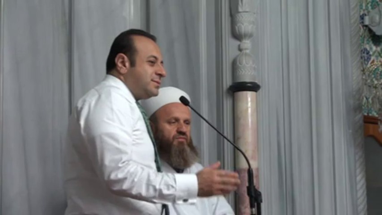 deyerlı hocamız alı ülvı uzunlar ve  sayın bakanımız egemen bağış katılımlarıyla bu akşamkı teravıde kısa bır konuşma