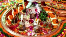 Indian Hindus pay respects to Lord Shiva