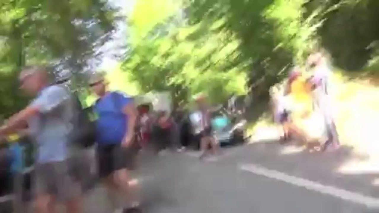 Altercation entre le staff de la Sky et des spectateurs sur le Tour de France 2013