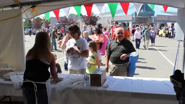 Huge Line ups for food at Festa Italiana 2013 - Thunder Bay Ontario, Canada