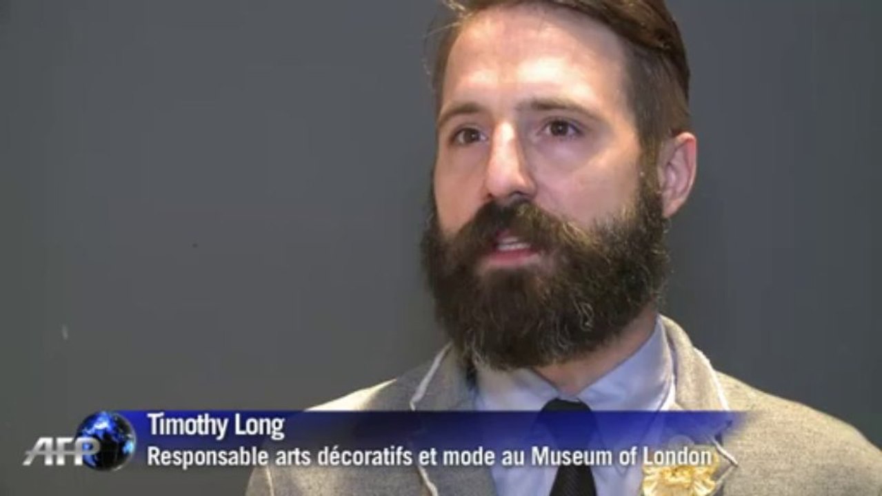 Exposition à Londres de vêtements portés par les bébés royaux