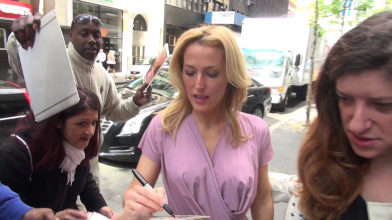 J.J. Abrams, Amy Poehler, Gillian Anderson, Seth Meyers Are Out and About