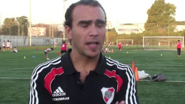Des étudiants sous les gradins au River Plate en Argentine