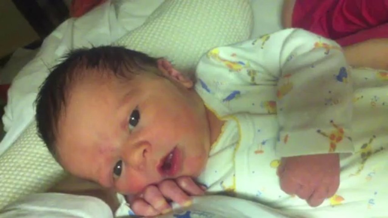 Amaël yeux bien ouverts.m4v