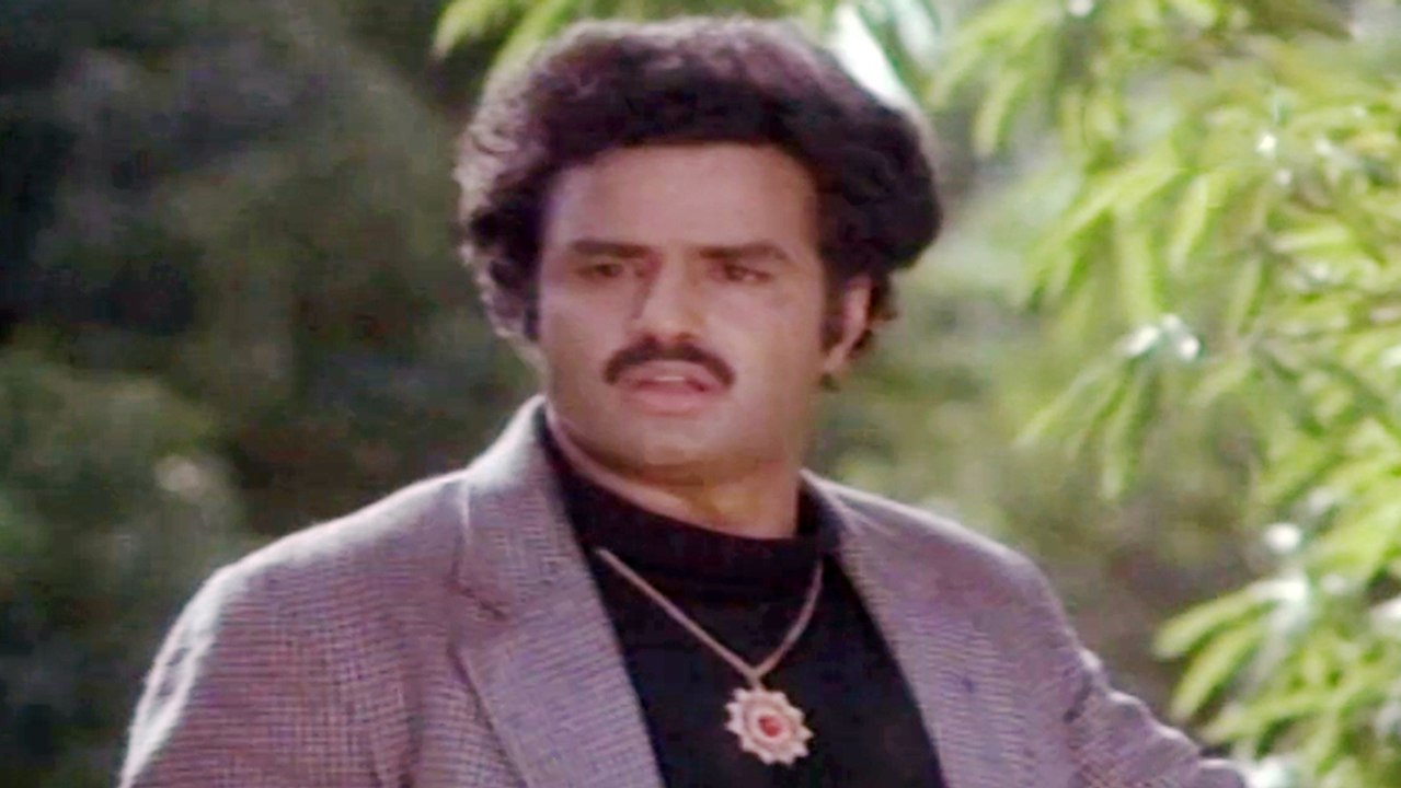 Donga ramudu Full Movie - Part 2-12 - Rowdys Attack On Balakrishna -  Balakrishna, Radha