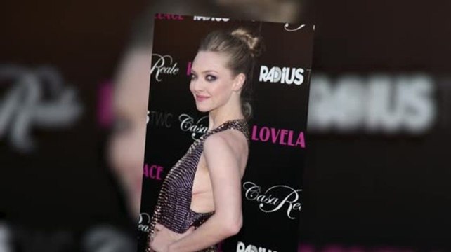 Amanda Seyfried en dévoile pas mal à la première de Lovelace