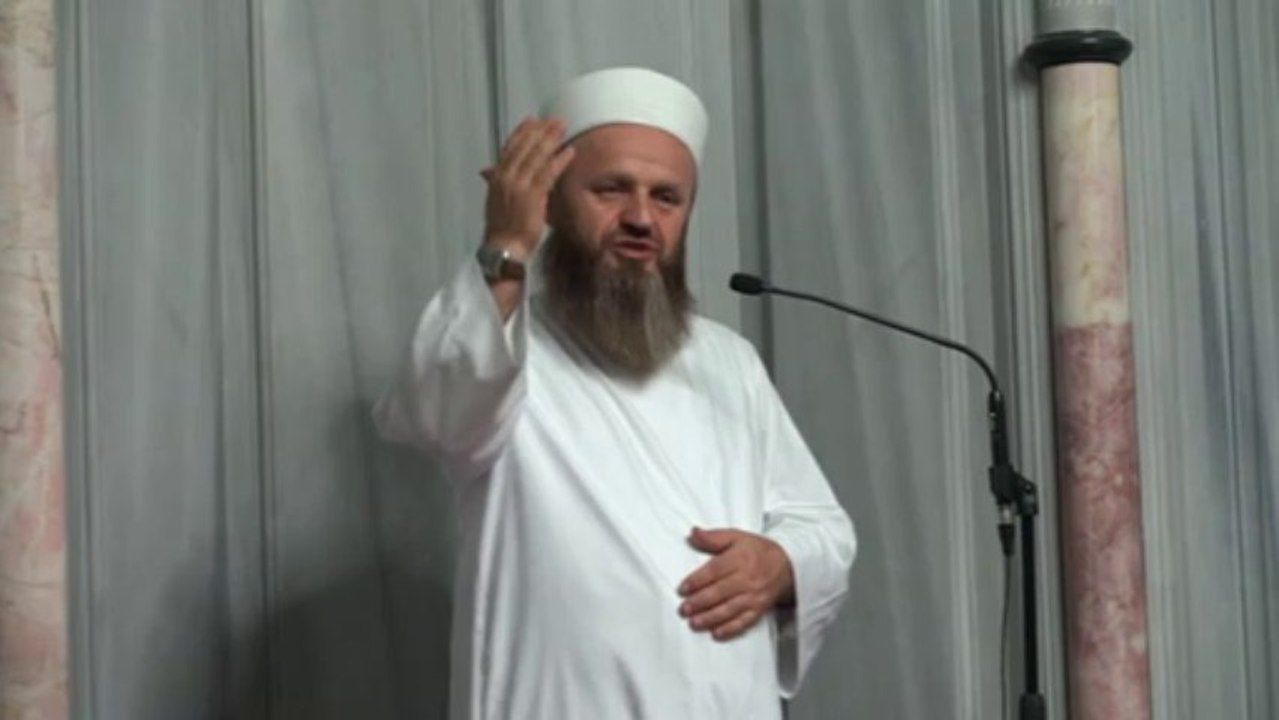 ali ülvi üzünlar hoca efendı  teravıh sohbetı. (2)  cennet ehlının nimetlerı anlatıyor  mahşerde ki çok ünemlı bir olayı anlatıyoryuklendi