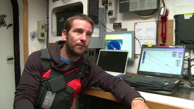 Loïc Vallette, le capitaine nous explique la suite de l'expédition, en faisant un point sur la situation de la glace au Cap Tchélyouskine © A.Deniaud/francetv nouvelles écritures/Thalassa/Tara Expéditions