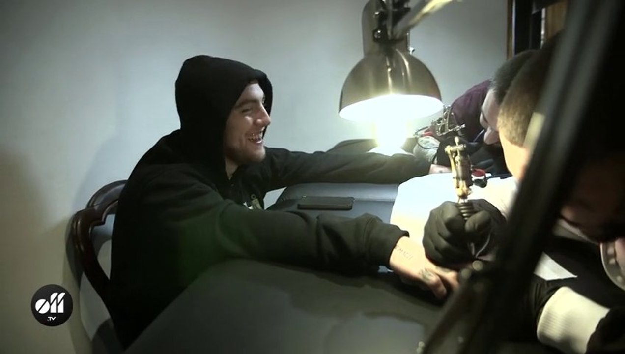 Mac Miller gets a new tattoo  in Paris @ L'Encrerie