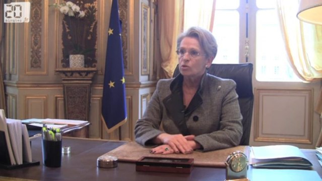 Michèle Alliot-Marie Roland DUMAS devrait être plus soucieux des principes et du respect de la démocratie