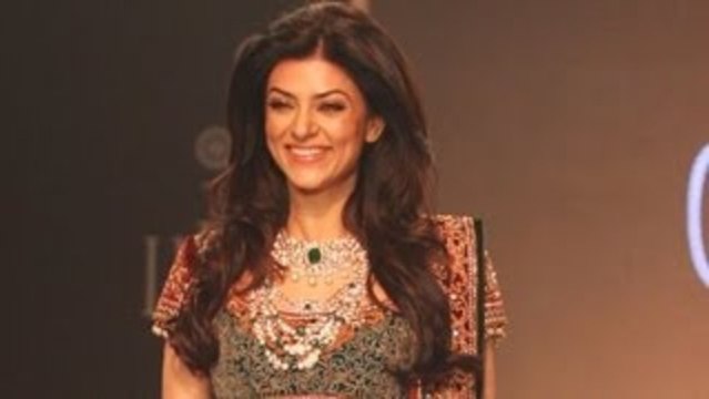 Sushmita Sen Showstopper For Charu Jewels Show @ IIJW 2013