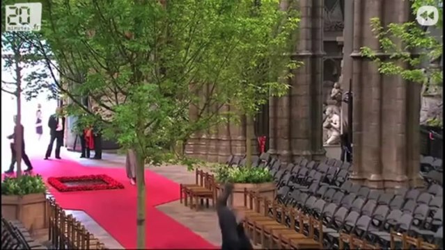 Mariage de Kate et William, un Prêtre fait des roues