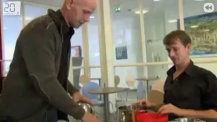 L'homme qui sait faire un truc chelou avec son front