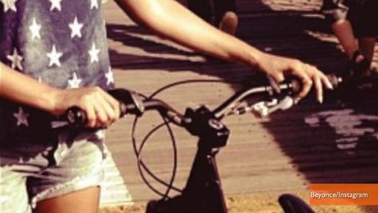 Beyonce Bikes Across Brooklyn Bridge To Her Own Concert