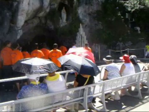 Le chapelet a Lourdes (65)