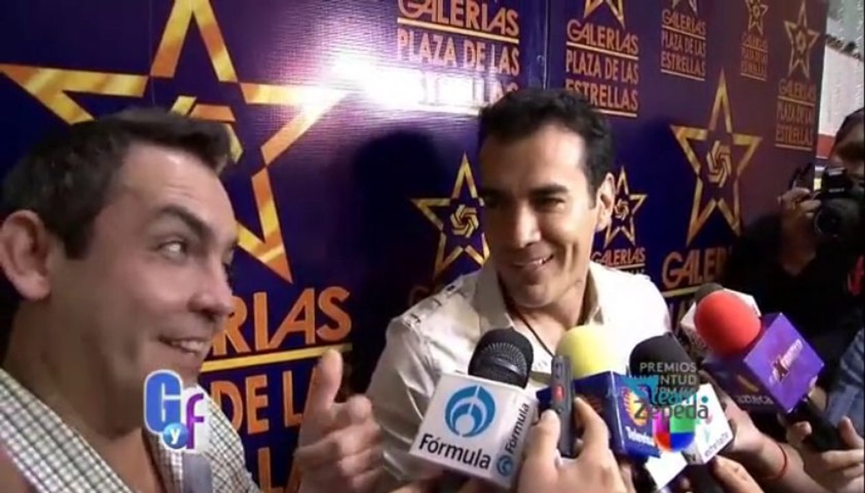David Zepeda @davidzepeda1 en su firma de autógrafos, respeta al esposo de Mayrín  || EGYF