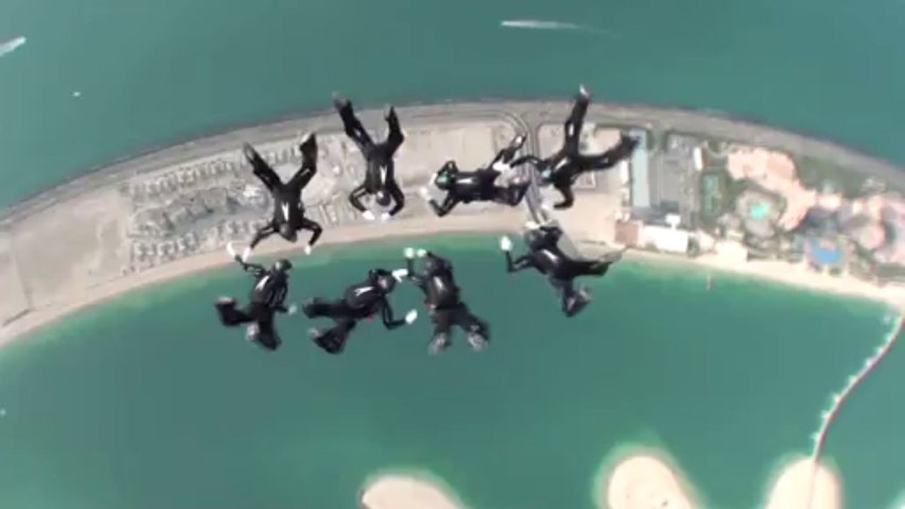 PARACHUTISME - CHAMPIONNATS DU MONDE DUBAI 2012 : VR8 "saut 1"