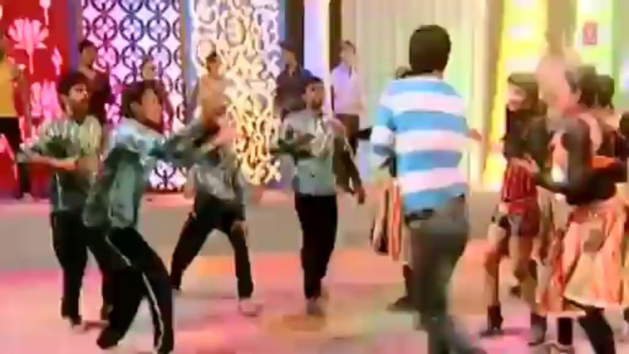Bajaave Sare Launde Hai Seeti (Bollywood Holi 3) - Latest Hot Hindi Holi Video Songs 2013