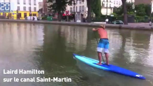 Laird Hamilton navigue sur le canal Saint-Martin