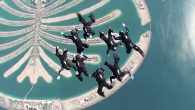 PARACHUTISME - CHAMPIONNATS DU MONDE DUBAI 2012 : VR8 saut 5