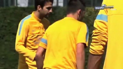 Cesc va a seguir con nosotros: Martino