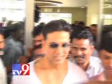 Tv9 Gujarat - Narendra Modi meets actors Paresh Rawal and Akshay Kumar