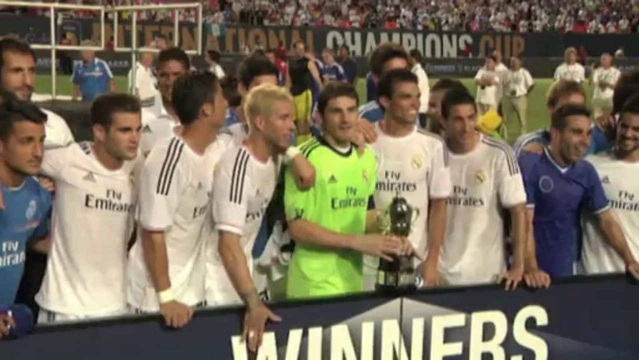 Ancelotti cieszy się z wygranej nad Chelsea