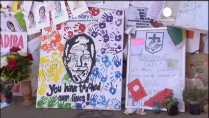 Mandela: inizia il terzo mese di ricovero. Canti e...