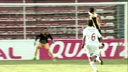 Bolivia, sorprende portiere con gran destro da 40 metri!