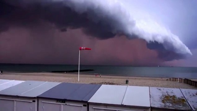 Terrible storm in Knokke-Heist/Belgium. Terrible but so so pure and beautiful!