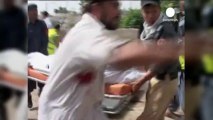 Pakistan: attacco suicida davanti a moschea