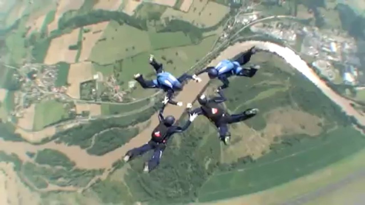 PARACHUTISME - CHAMPIONNATS DE FRANCE VICHY 2013 - VR4 « Armée de L’air Nice Saut2»- 9aout13