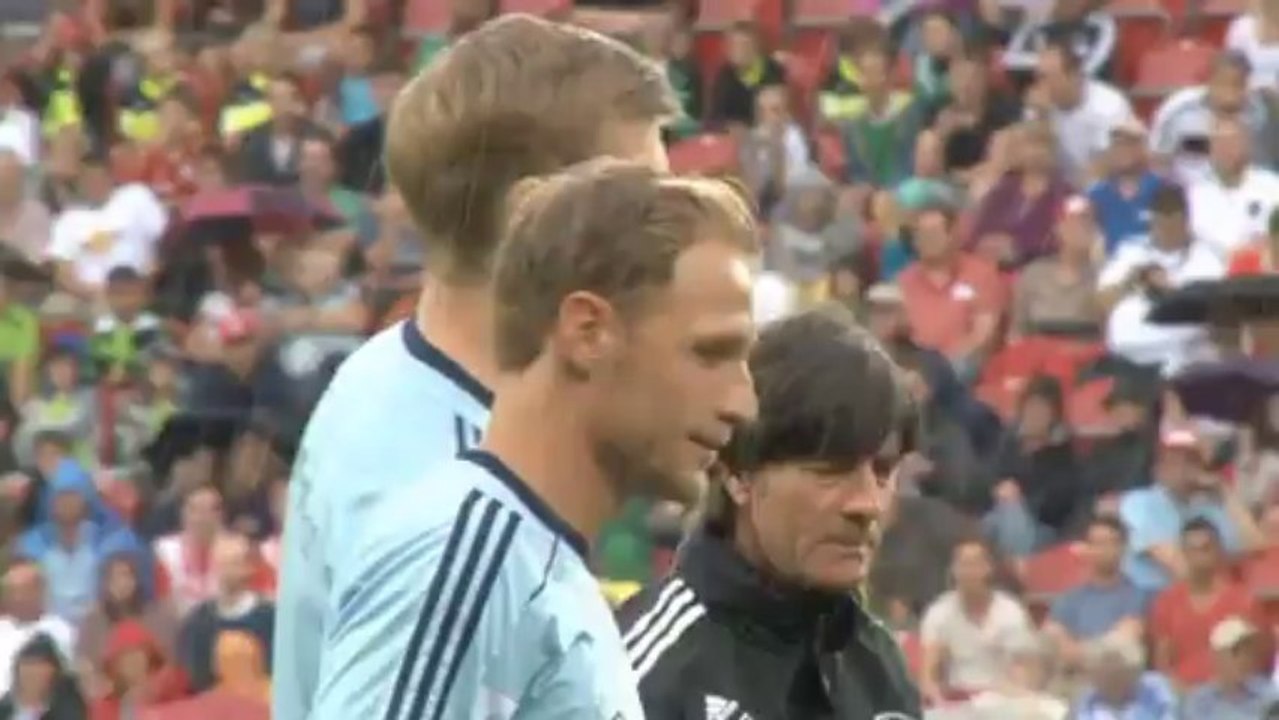Dfb-team trainiert: schürrle und khedira treffsicher