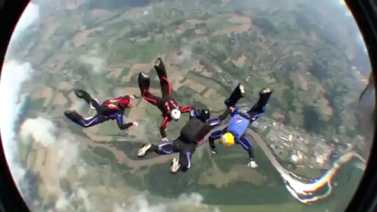 PARACHUTISME - CHAMPIONNATS DE FRANCE VICHY 2013 - VR4 « Et Bim Nice Saut2»- 9aout13