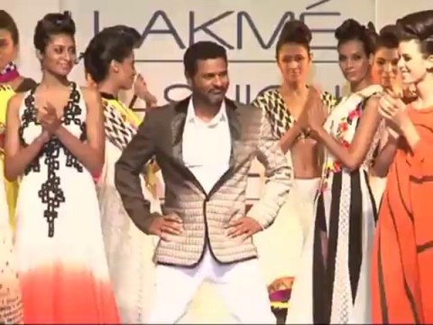 uncut:Prabhu deva and shehnaz padamse walk on ramp for designer archana kochar at lfw