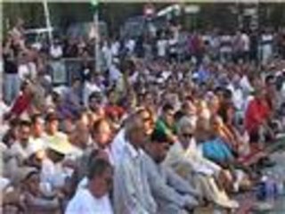 المعارضة التونسية تصلي العيد بساحة الاعتصام